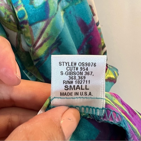 Gibson blouse with a vibrant, multi-color v- neck three-quarter sleeves Size:S - Picture 7 of 12